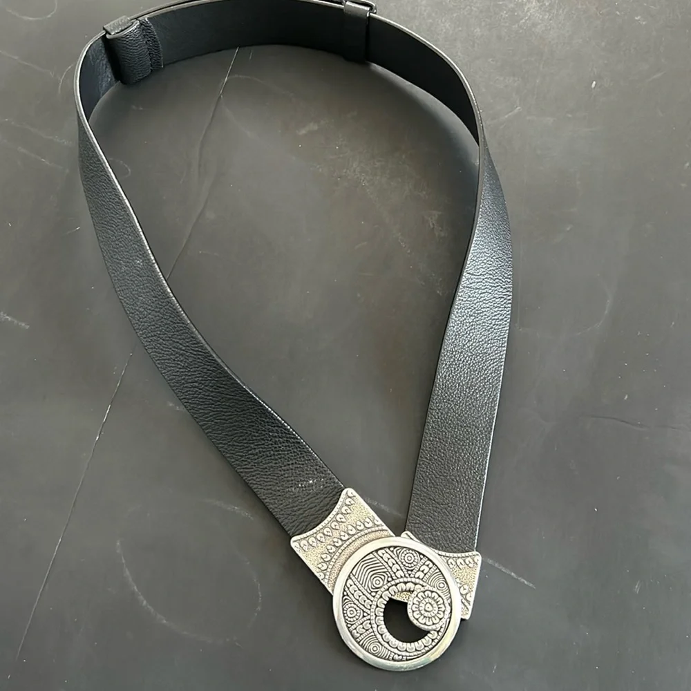 CHICOS BELT SIZE M -L